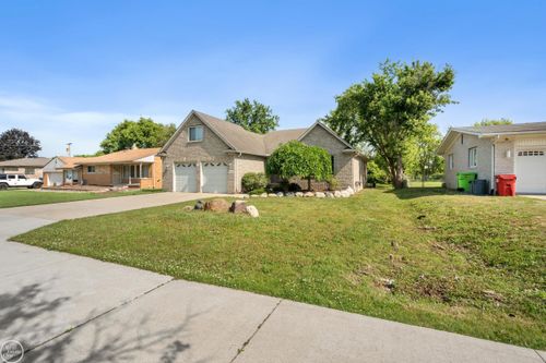 17609 21 Mile Rd, Macomb, MI, 48044-2701 | Card Image