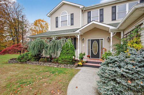 9 Country Woods Dr, Chester, NY, 10918-4716 | Card Image