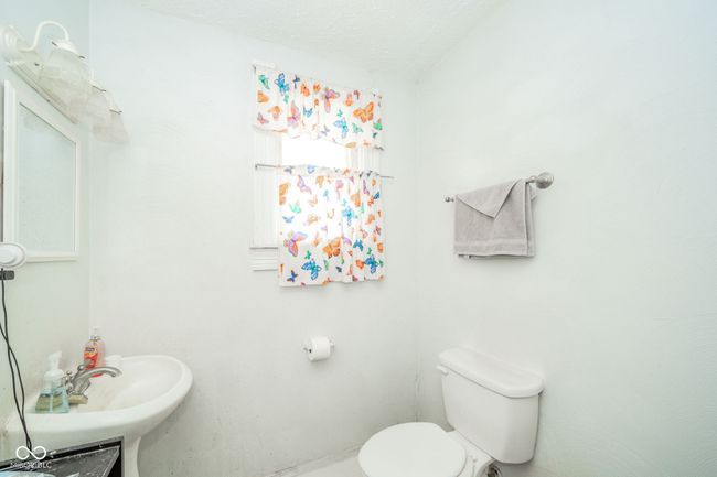 2nd full bathroom on 2nd level with shower | Image 17