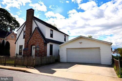 38 Cottage St, WAYNESBORO, PA, 17268-1324 | Card Image