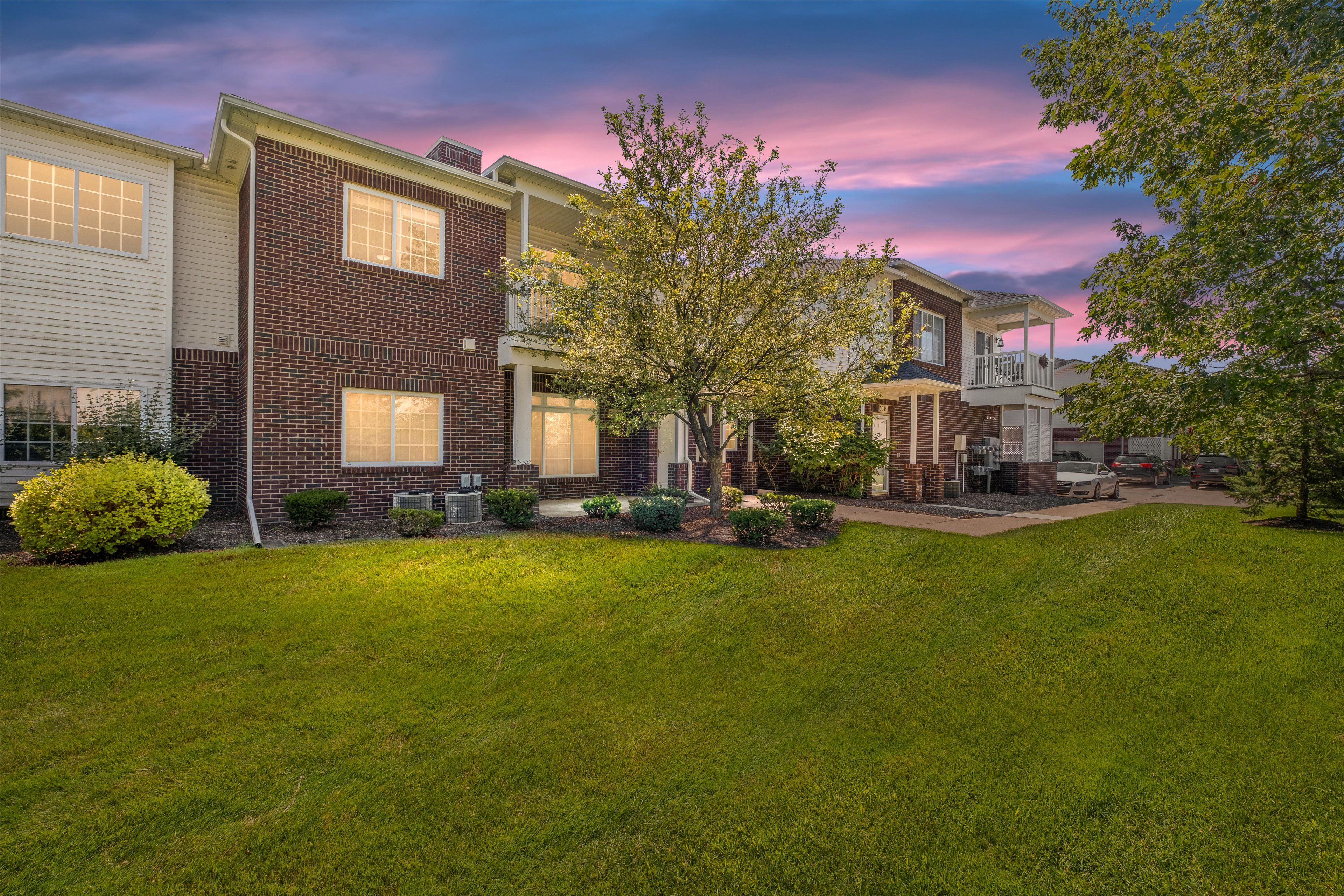 Twin Oaks Dr, Sterling Heights, MI 48314