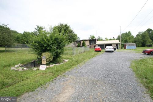 12916 Honeysuckle Ln, MAPLETON DEPOT, PA, 17052-9561 | Card Image