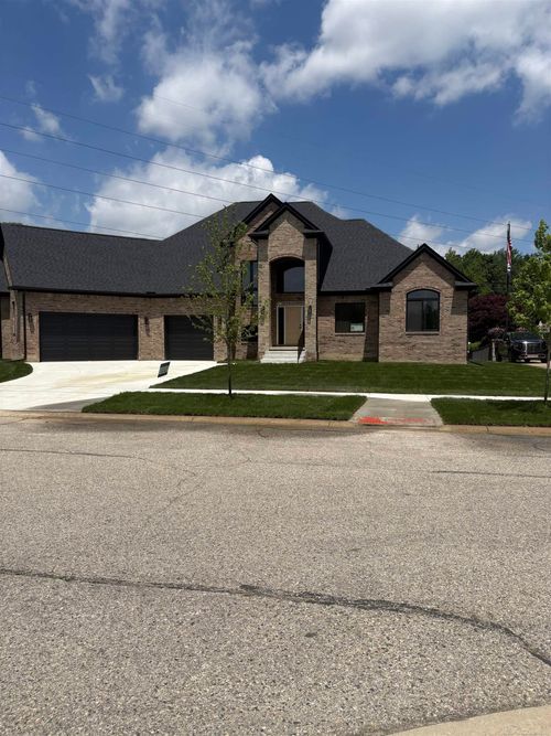 10505 Excalibur Dr, Shelby Twp, MI, 48315-6693 | Card Image