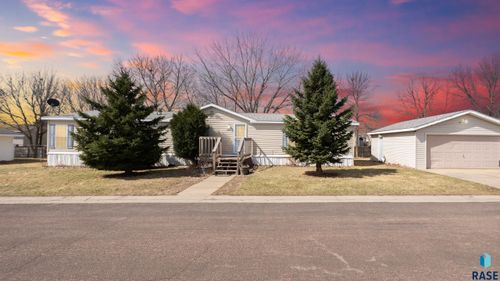 305 N Rochelle Pl, Sioux Falls, SD, 57110-2804 | Card Image