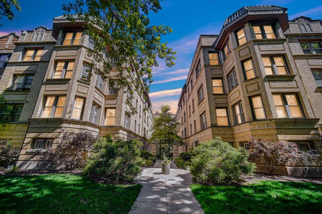 1N - 1358 W Greenleaf Avenue, Condo with 2 bedrooms, 1 bathrooms and null parking in Chicago IL | Image 1