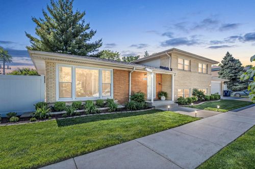 9858 Springfield Ave, Evergreen Park, IL, 60805-3357 | Card Image