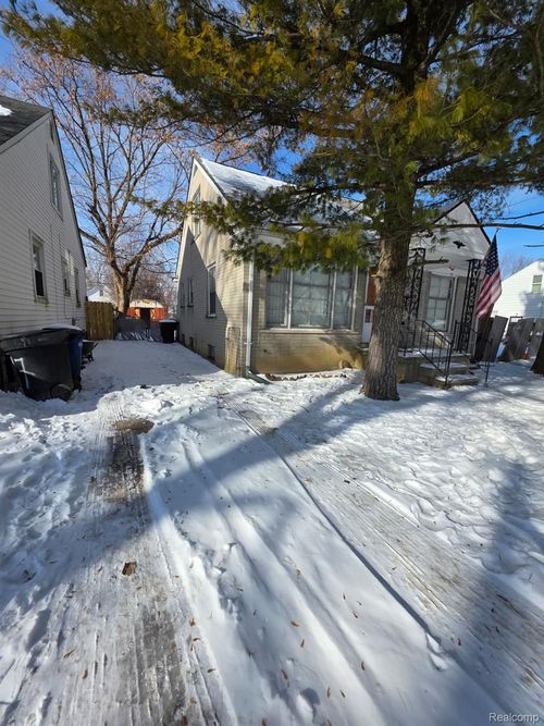 7653 Warwick St, Detroit, MI, 48228-3318 | Card Image