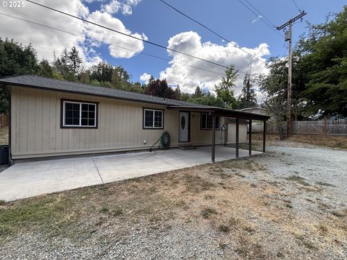 661 Nw 1st St, Canyonville, OR, 97417-9775 | Card Image