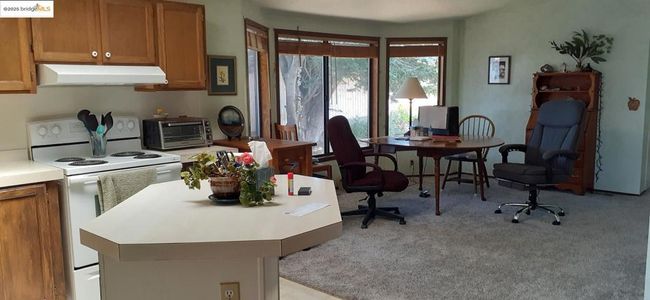 136 Castle Ct, Home with 2 bedrooms, 2 bathrooms and 2 parking in Fortuna CA | Image 5