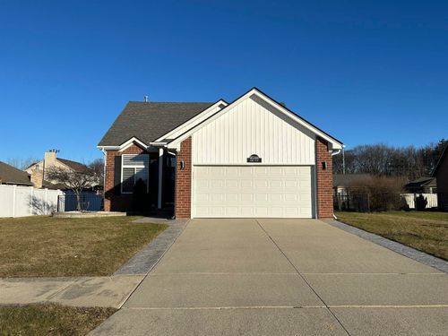 45344 Debbie Ct, Macomb, MI, 48042-5526 | Card Image