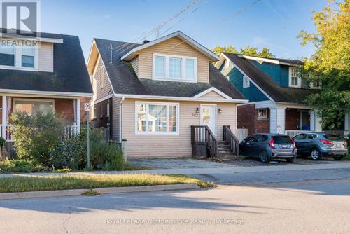 583 Wyld St, North Bay, ON, P1B1Z8 | Card Image