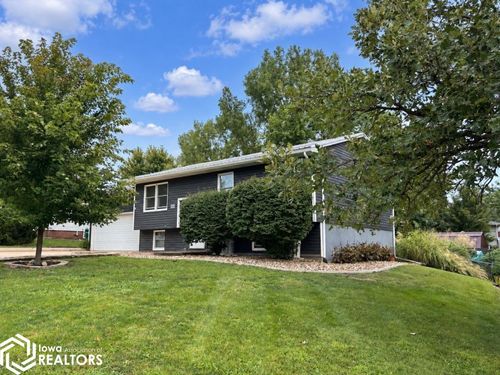 1601 Southview Cir, Fairfield, IA, 52556-4123 | Card Image