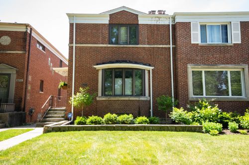 8213 Lake St, River Forest, IL, 60305-1619 | Card Image