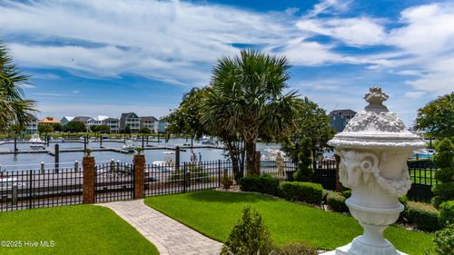 458 Kensington Pl, Newport, NC, 28570-3808 | Card Image