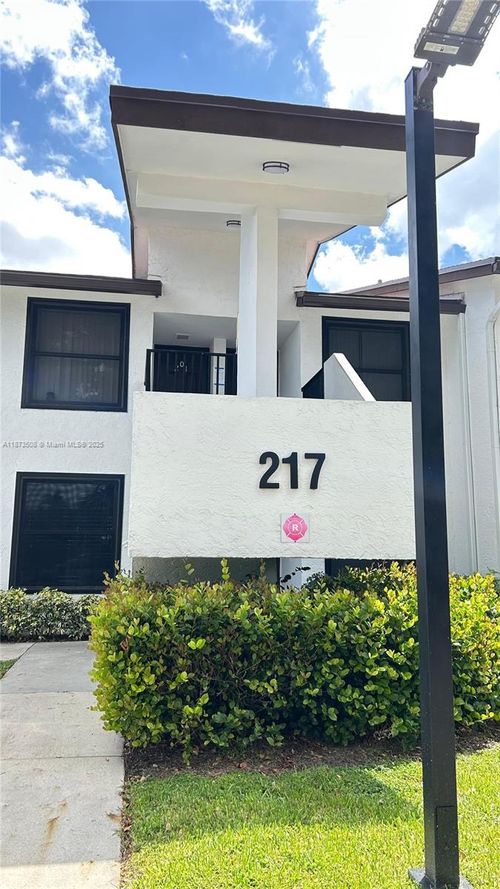 apt-202-217 Lake Pointe Dr, Oakland Park, FL, 33309-3579 | Card Image