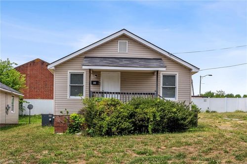 104 S Raleigh St, Greensboro, NC, 27401-4826 | Card Image