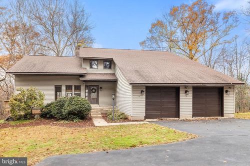 8423 Lock Ln, WARRENTON, VA, 20186-8456 | Card Image