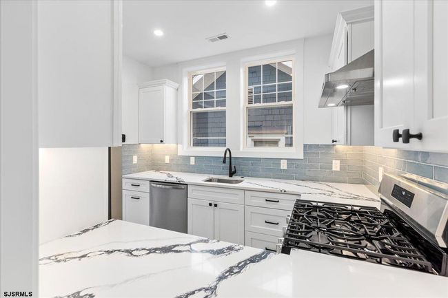 UPSTAIRS - 23 N Vassar Square, Condo with 3 bedrooms, 2 bathrooms and null parking in Ventnor NJ | Image 8