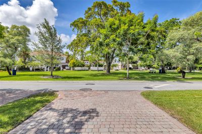 1004 Se 11th St, House other with 3 bedrooms, 2 bathrooms and null parking in Fort Lauderdale FL | Image 2