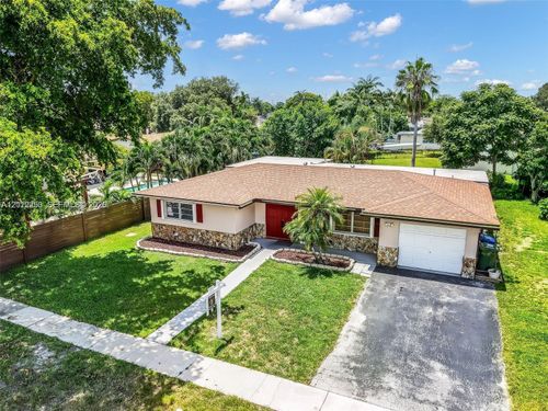 500 Nw 96th Ter, Pembroke Pines, FL, 33024-6231 | Card Image