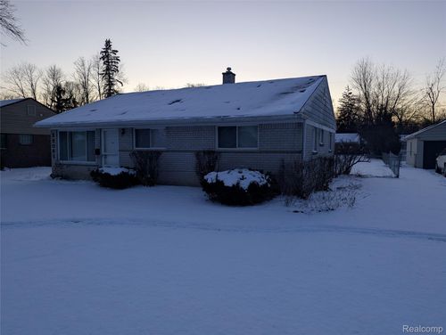 28061 Glasgow St, Southfield, MI, 48076-2903 | Card Image