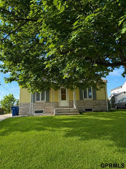 900 Mclaughlin Cir, Bellevue, NE, 68005-3221 | Card Image