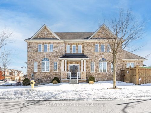 15 Bradford Crt, Whitby, ON, L1N0G6 | Card Image