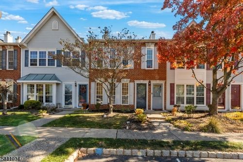 13 Gregory Ln, FRANKLIN PARK, NJ, 08823-1672 | Card Image