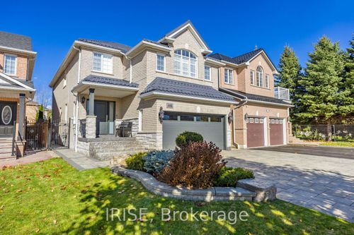 855 Knotty Pine Grove, Mississauga, ON, L5W1K2 | Card Image