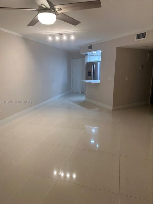 apt-307-8333 Lake Dr, Doral, FL, 33166-7758 | Card Image