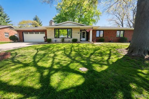 212 N Deneen St, Staunton, IL, 62088-1337 | Card Image