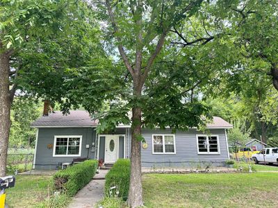 1404 S Grand Avenue, House other with 3 bedrooms, 2 bathrooms and null parking in Gainesville TX | Image 1