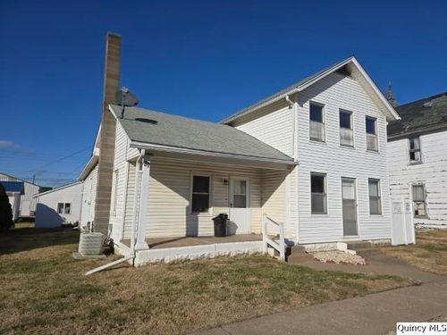 81 W 3rd St, Dallas City, IL, 62330-1036 | Card Image