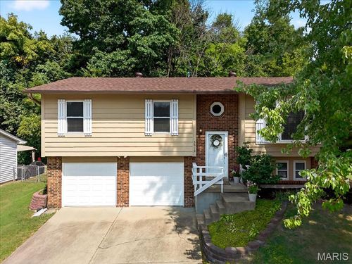 3512 Lonedell Ridge Dr, Arnold, MO, 63010-3581 | Card Image