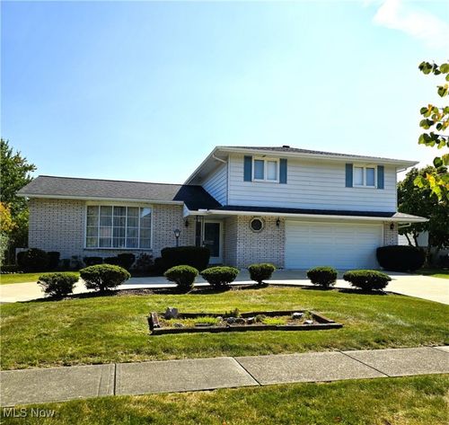 13225 Wengatz Dr, Middleburg Heights, OH, 44130-5753 | Card Image