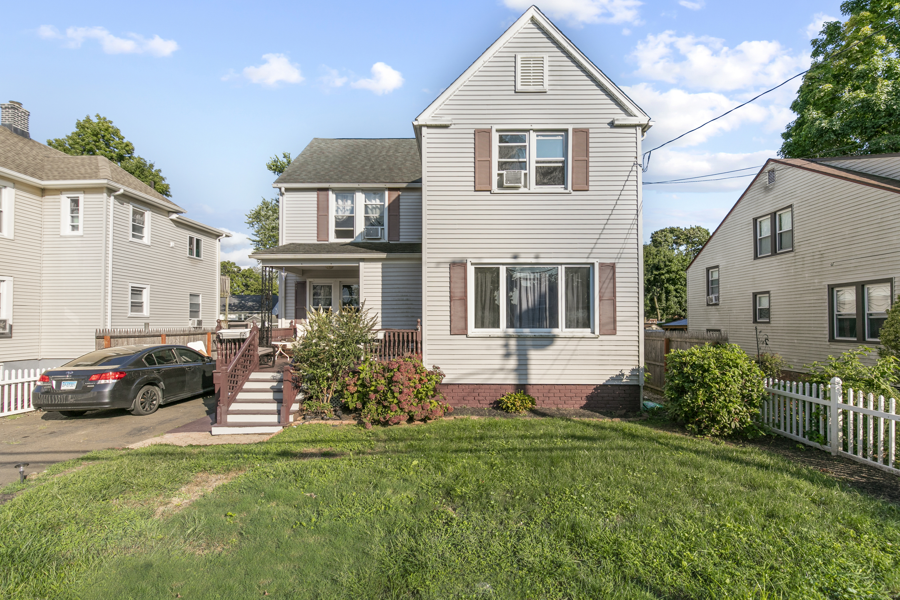 Thompson Ave, East Haven, CT 06512