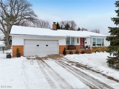 895 Cranbrook Dr, Highland Heights, OH, 44143-3222 | Card Image