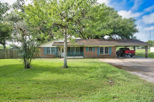 402 E Smith St, Brazoria, TX, 77422-8761 | Card Image