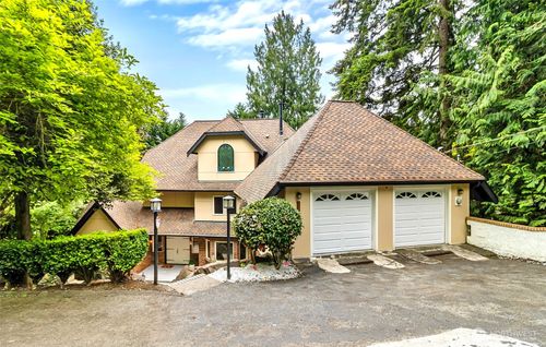 13710 41st Ave Ne, Seattle, WA, 98125-3821 | Card Image