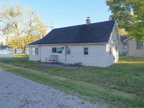 17131 Paradise Cove Rd, Alpena, MI, 49707-9118 | Card Image