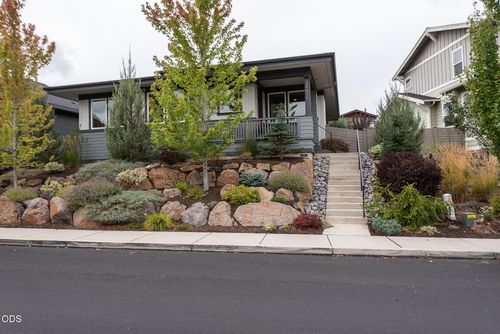 20671 Se Cougar Peak Dr, Bend, OR, 97702-9460 | Card Image