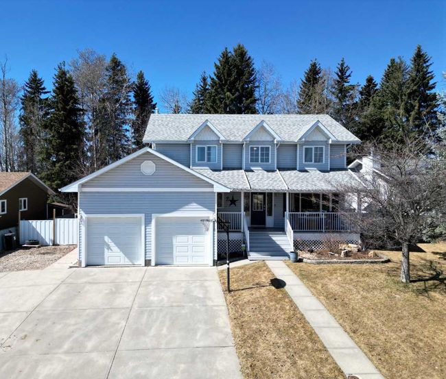 1110 60 Street, Home with 5 bedrooms, 3 bathrooms and 4 parking in Edson AB | Image 2