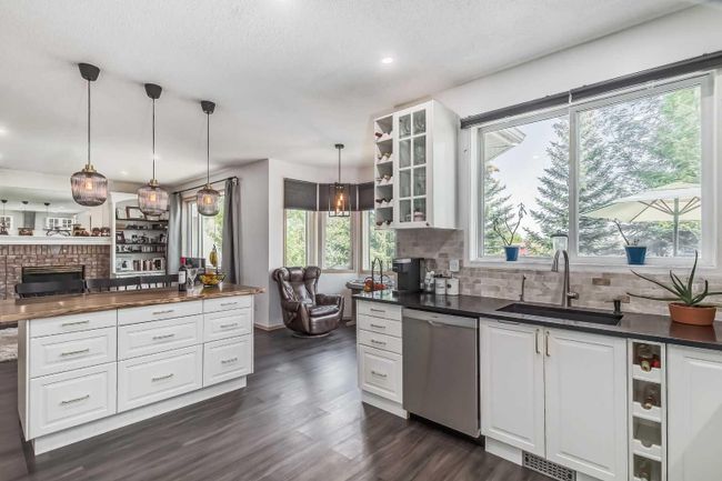 648 Scimitar Bay Nw, Home with 6 bedrooms, 4 bathrooms and 4 parking in Calgary AB | Image 9
