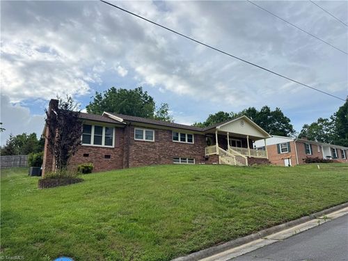 251 E Church St, Mount Airy, NC, 27030-4813 | Card Image