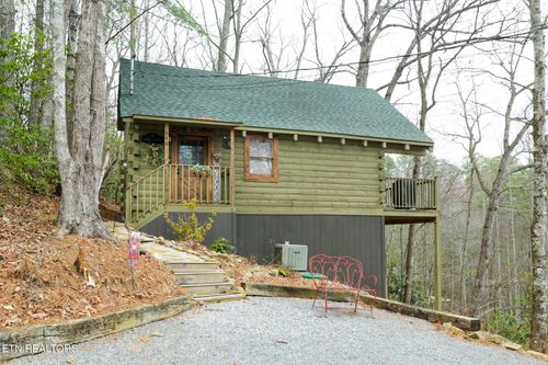 846 Maple Hill Way, Gatlinburg, TN, 37738-5453 | Card Image