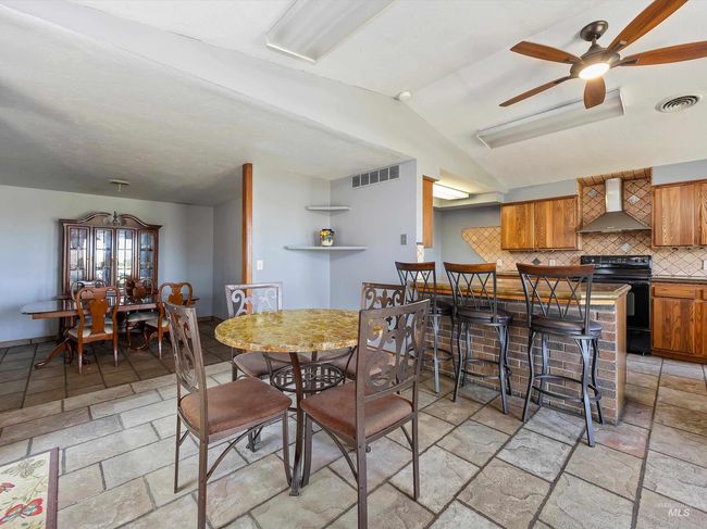 1872 E 1750 S, House other with 4 bedrooms, 3 bathrooms and 2 parking in Gooding ID | Image 28