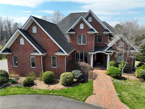 537 Montclaire Dr, Mount Airy, NC, 27030-9106 | Card Image