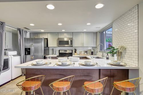 e-6833 E Osborn Rd, Scottsdale, AZ, 85251-6213 | Card Image