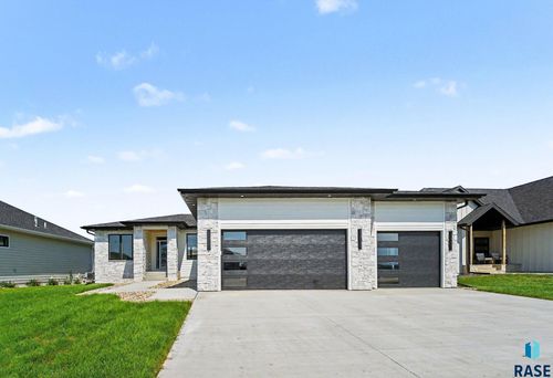 5508 E Morningside Cir, Sioux Falls, SD, 57110-7153 | Card Image