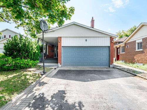 9 Eastman Cres, Newmarket, ON, L3Y5T9 | Card Image